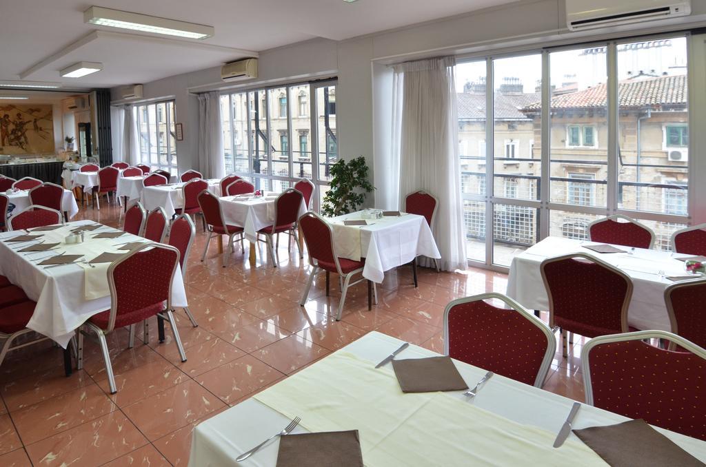 Hotel Neboder Rijeka Eksteriør billede